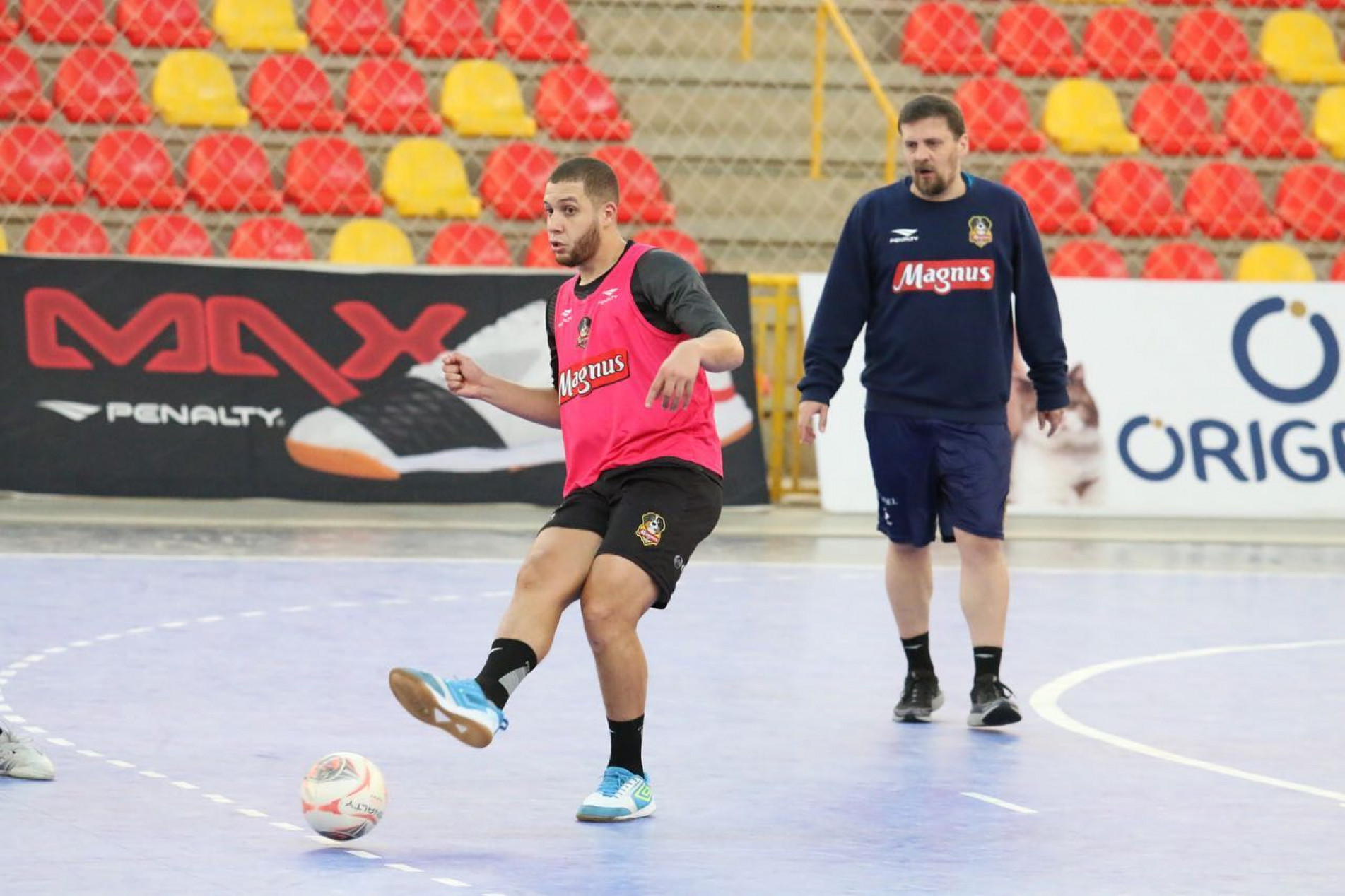 Técnico Ricardinho tem elenco completo
