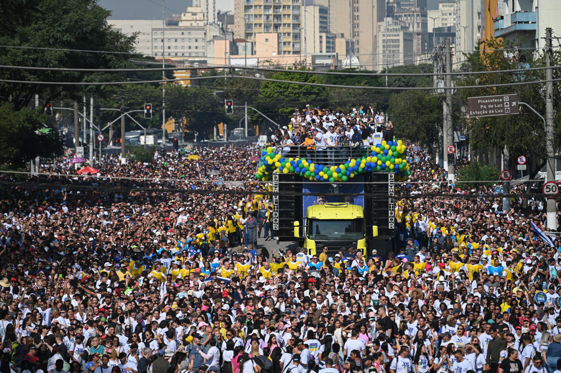 Milhares de evangélicos participaram da Marcha para Jesus, em São Paulo