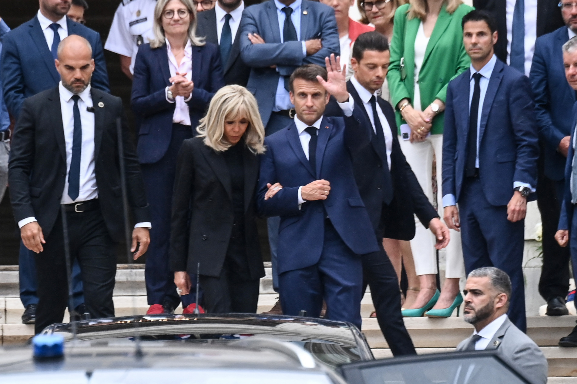 Macron e a mulher visitaram as vítimas do ataque em Annecy