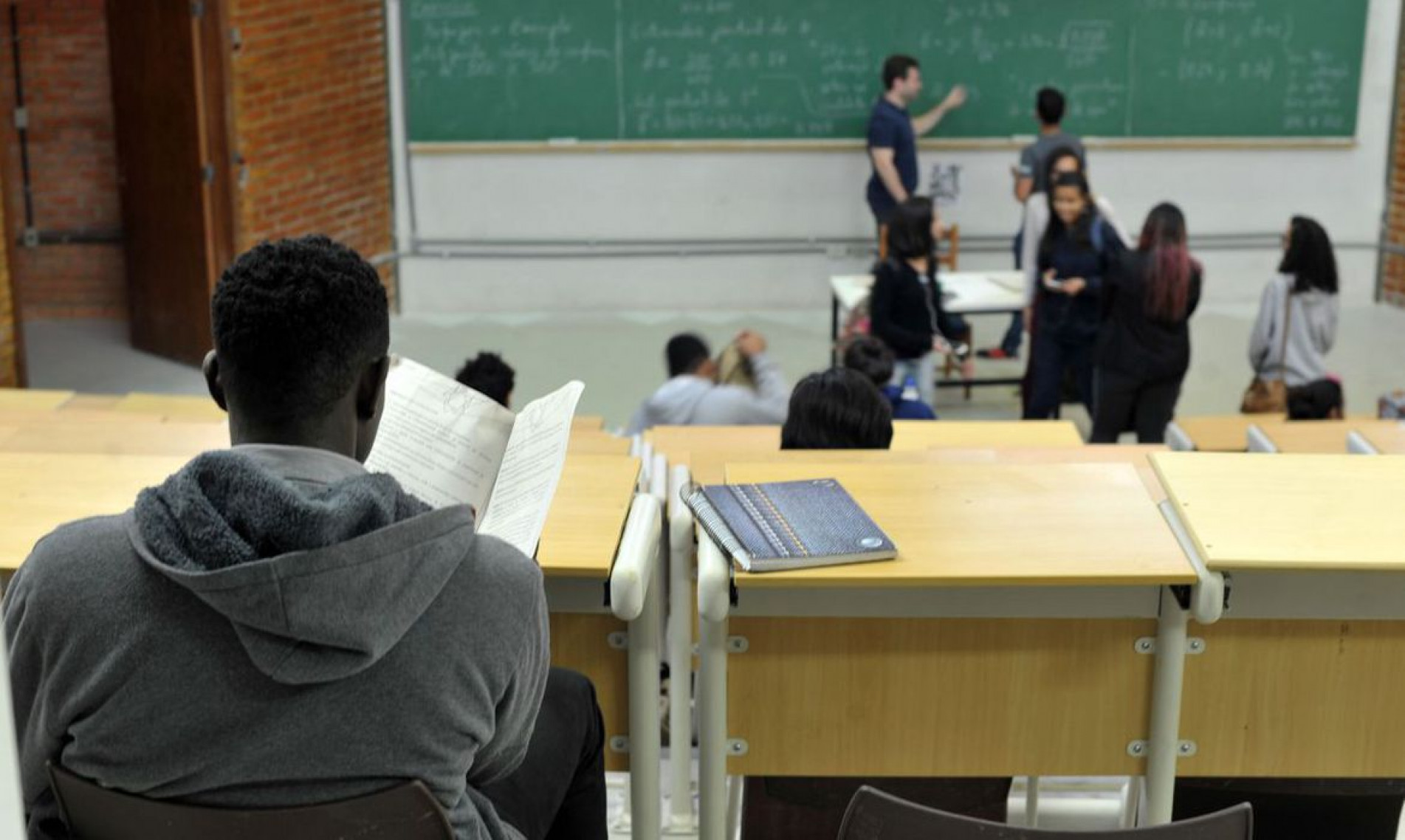 UnB foi a primeira universidade federal a adotar sistema de cotas raciais
UnB reserva vagas para negros desde o vestibular de 2004
Percentual de negros com diploma cresceu quase quatro vezes desde 2000, segundo IBGE