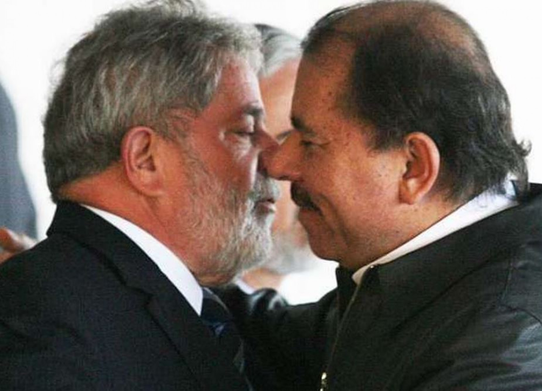 Lula, amigo antigo do ditador Ortega, se compremeteu a interceder pelos religiosos