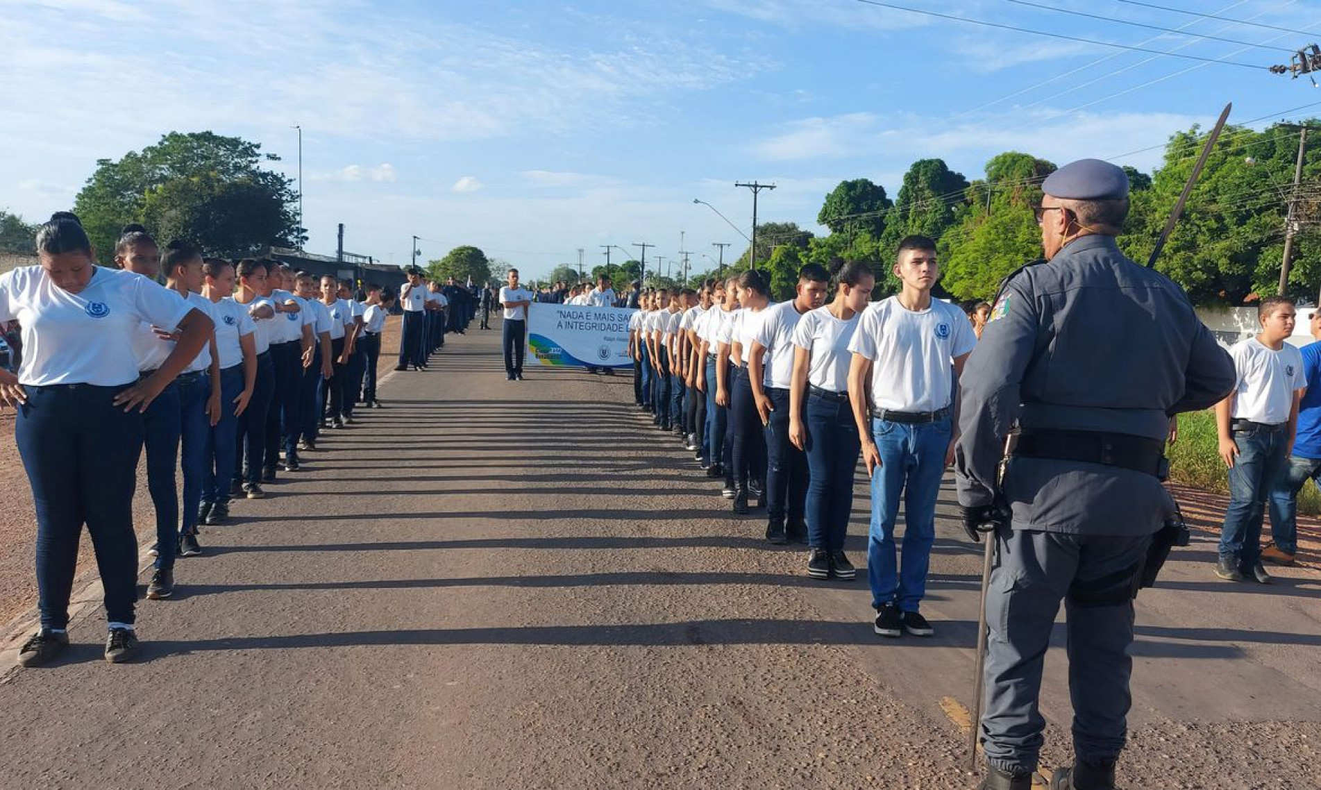 Macapá - Escola Cívico Militar - Alunos da escola Estadual Professor Antônio Ferreira Lima Neto. Foto: Escola Lima Neto/Facebook