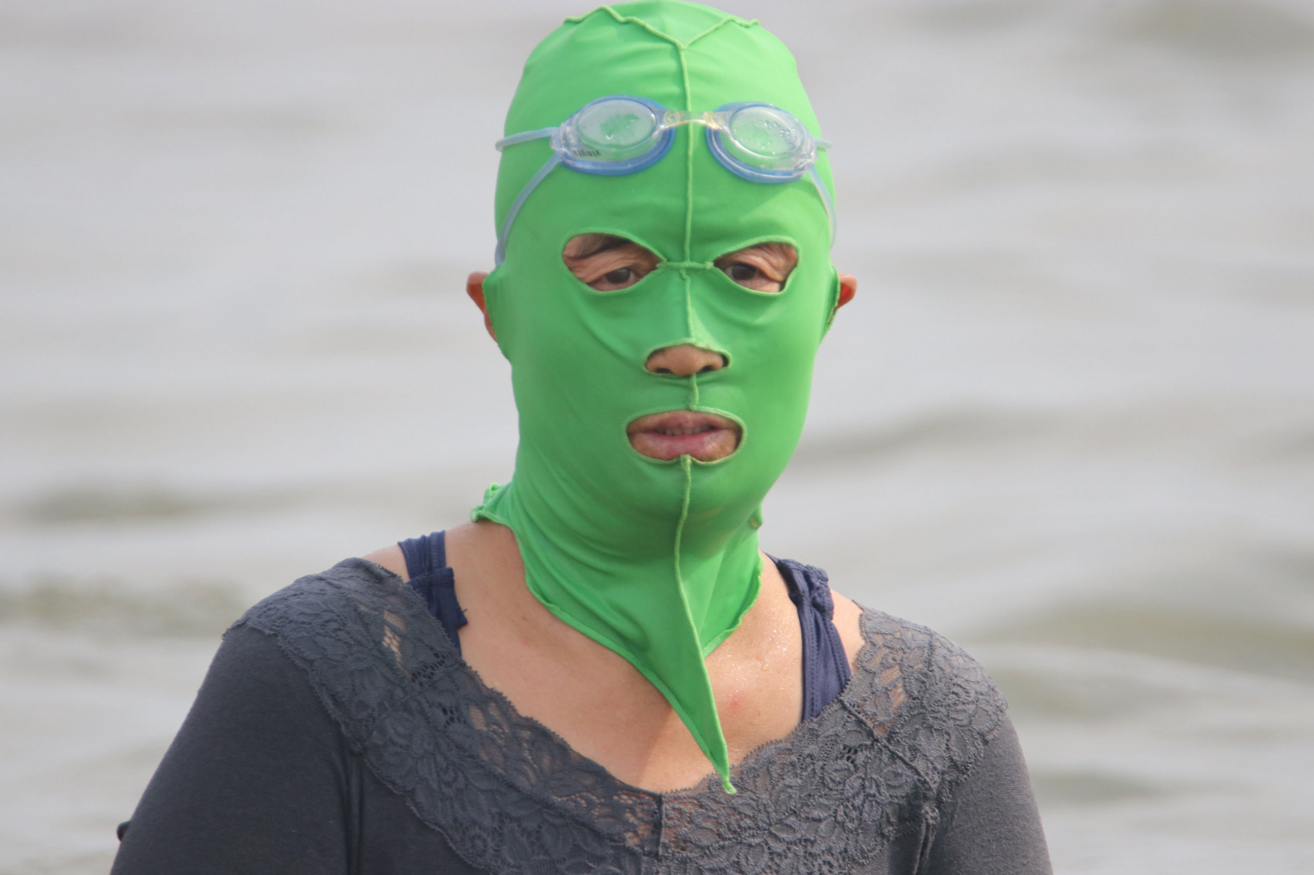 Na China, 'facekinis' voltam a ser populares por conta da onda de calor