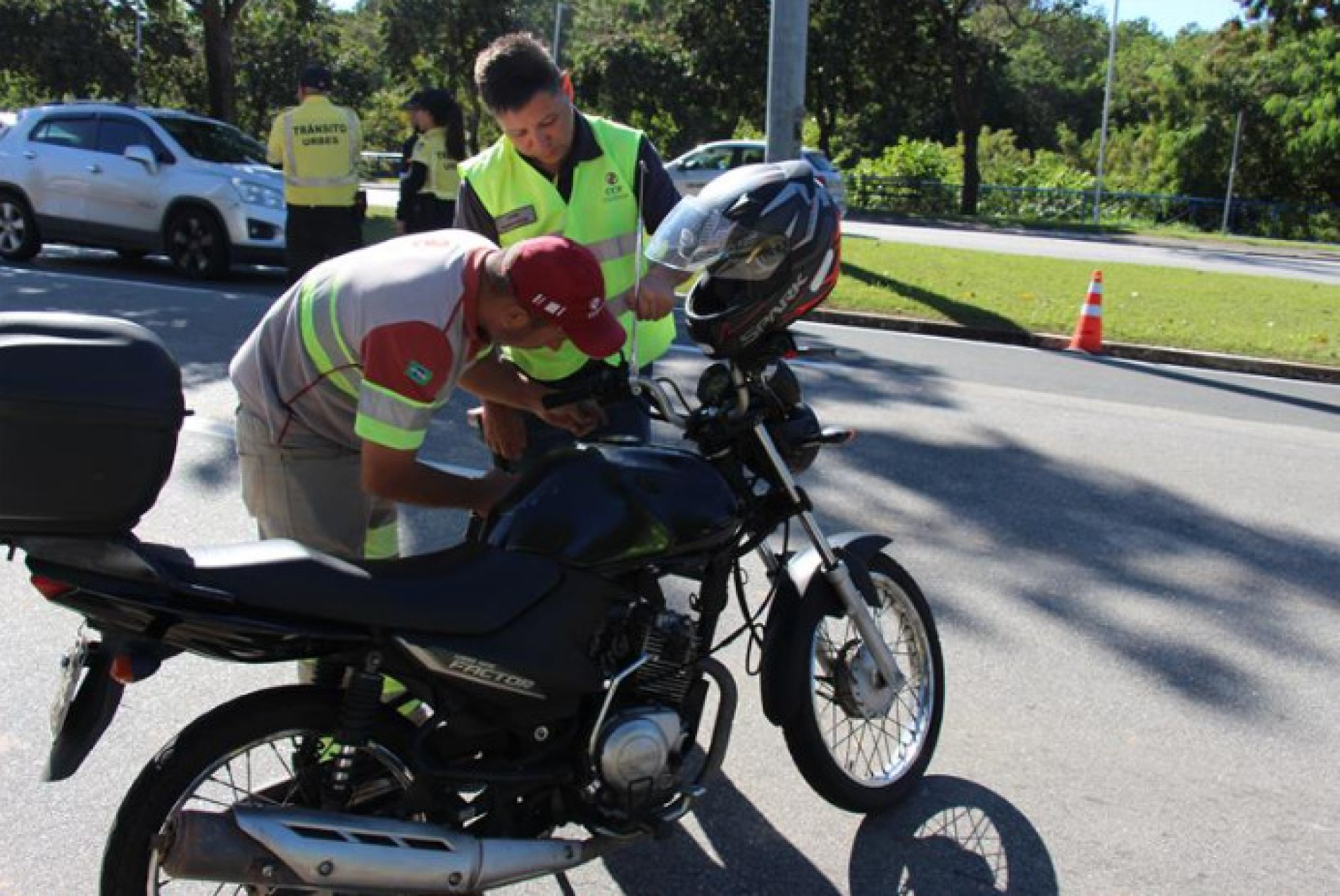 CCR ViaOeste e Urbes orientam motociclistas sobre linhas de pipa