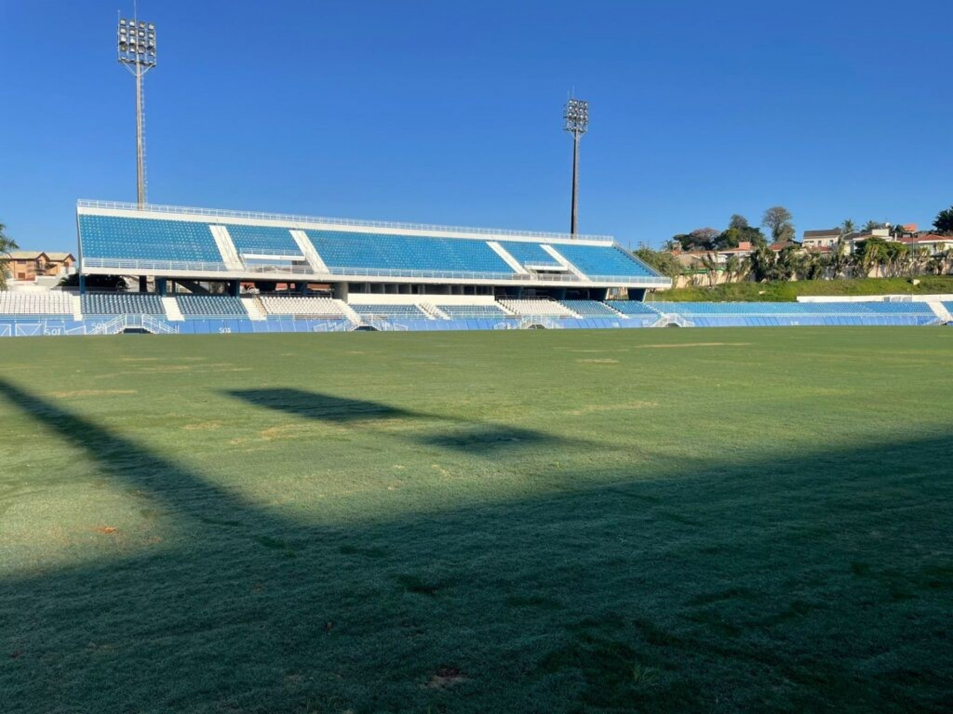 Ideia é entregar novo gramado no aniversário da cidade