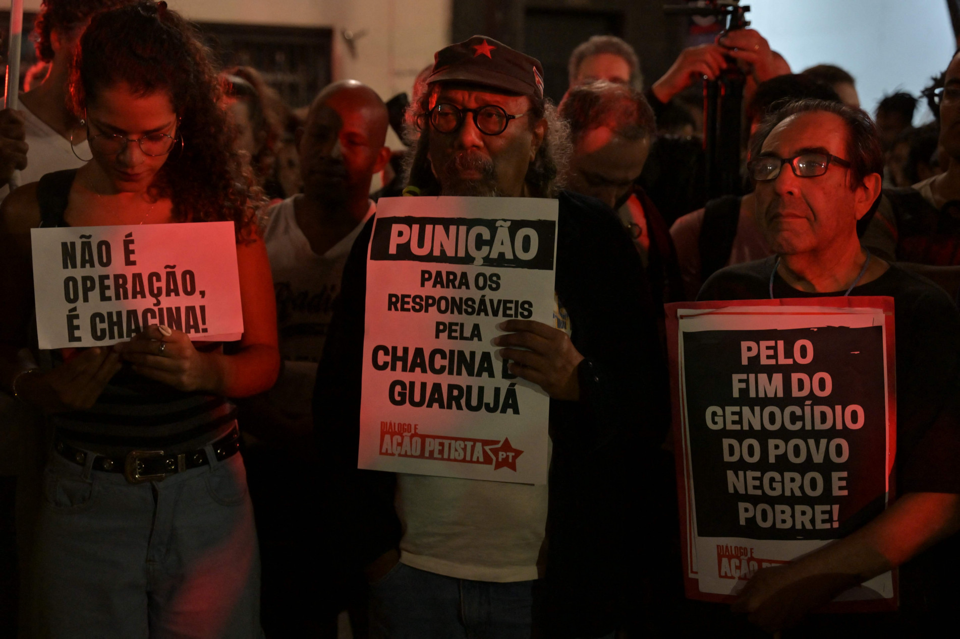 Ativistas protestaram ontem em frente à SSP-SP
