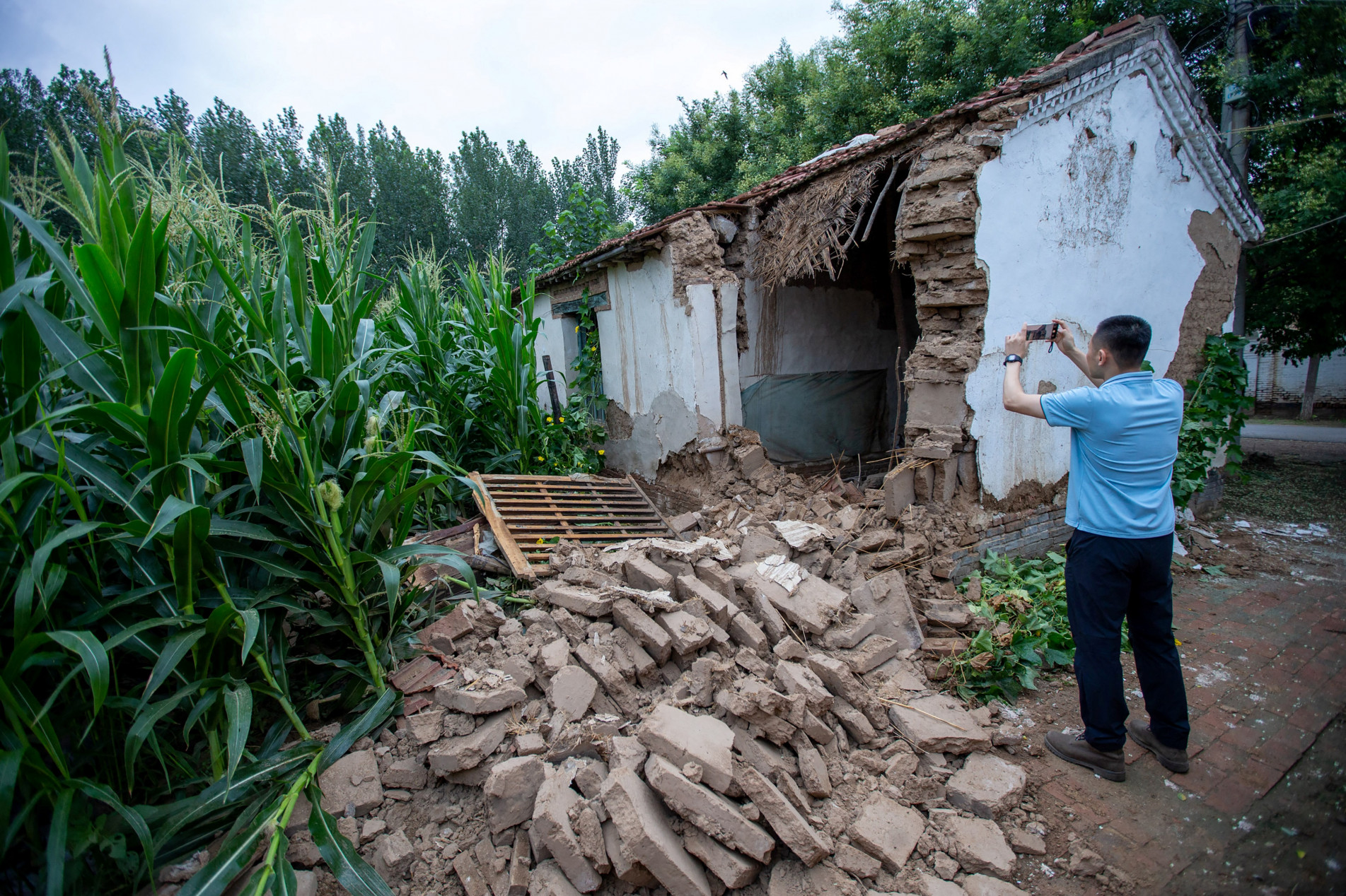 O terremoto deixou ao menos 23 pessoas feridas e causou desabamentos