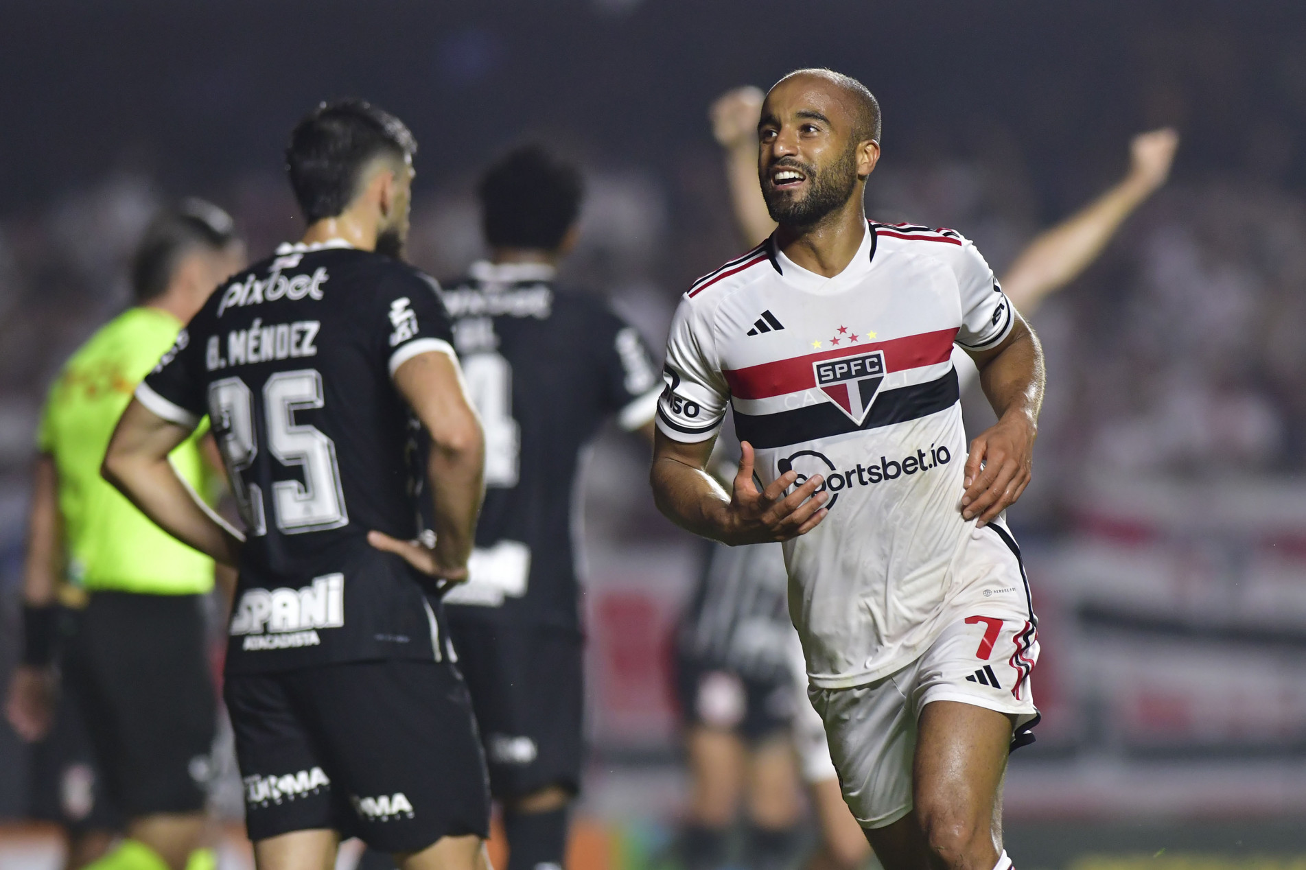 São Paulo x Corinthians vai para pênaltis? Veja quem pode levar a melhor  entre Rafael e Cássio