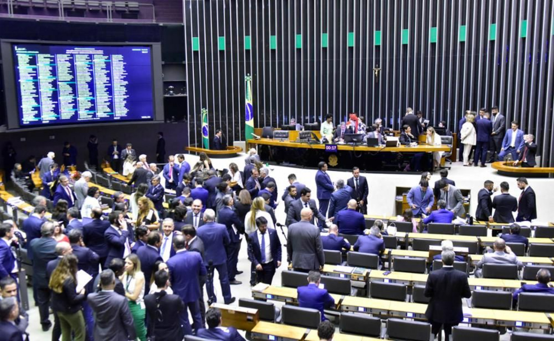 Senadores e deputados focados na reforma tributária