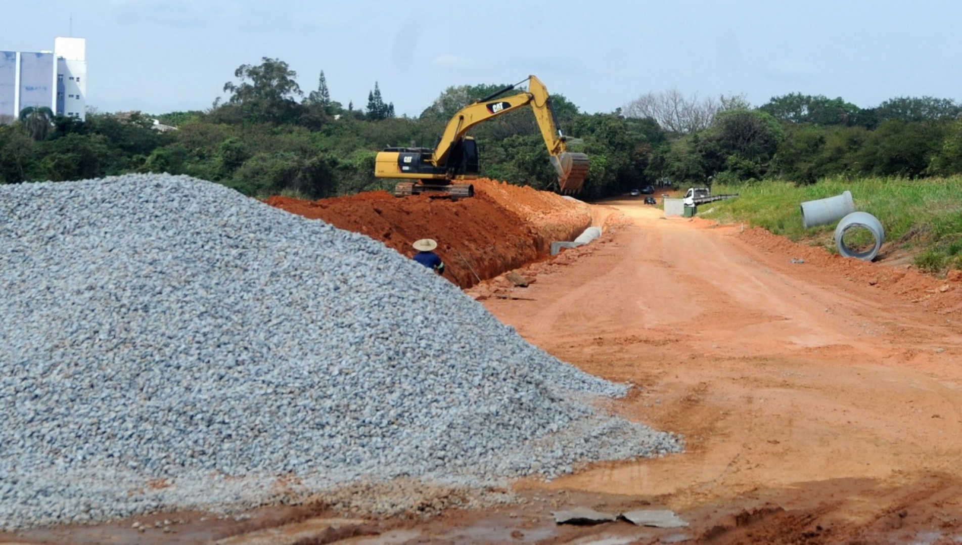 Início das obras de pavimentação da interligação da avenida Três de Março com a rua Raquel Jacob