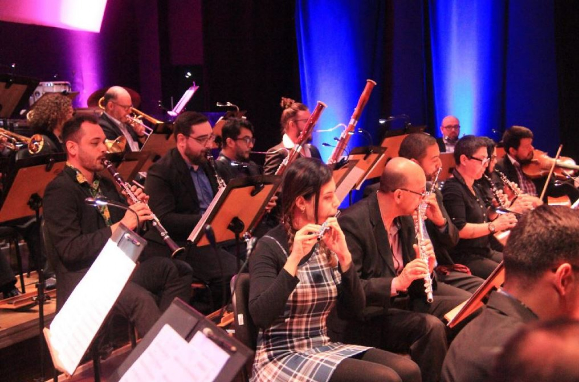 No repertório, o público vai conferir músicas, como La Violetera, Con tu amor, Caminito, Champagne, Sous le ciel de Paris, entre outras