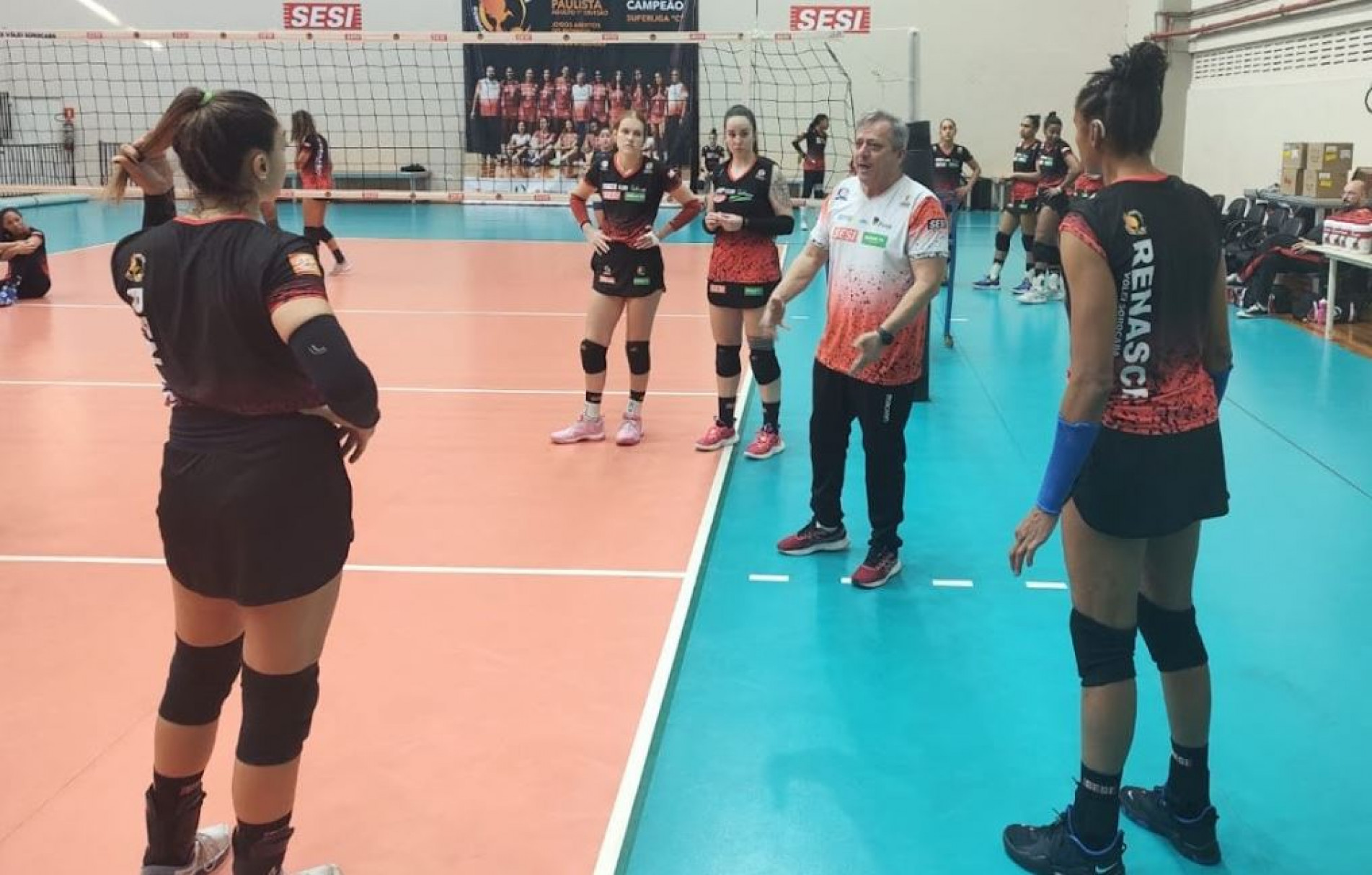 Meninas buscam 1ª vitória na Divisão Especial