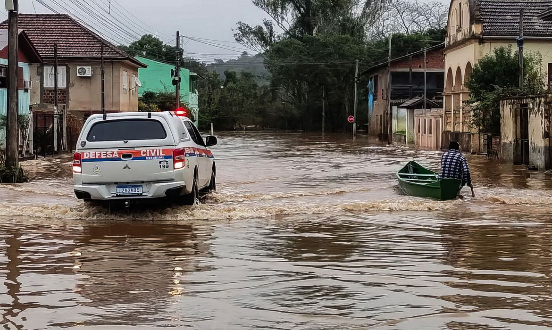 Diversas ruas e pelo menos 9 rodovias seguem interditadas 