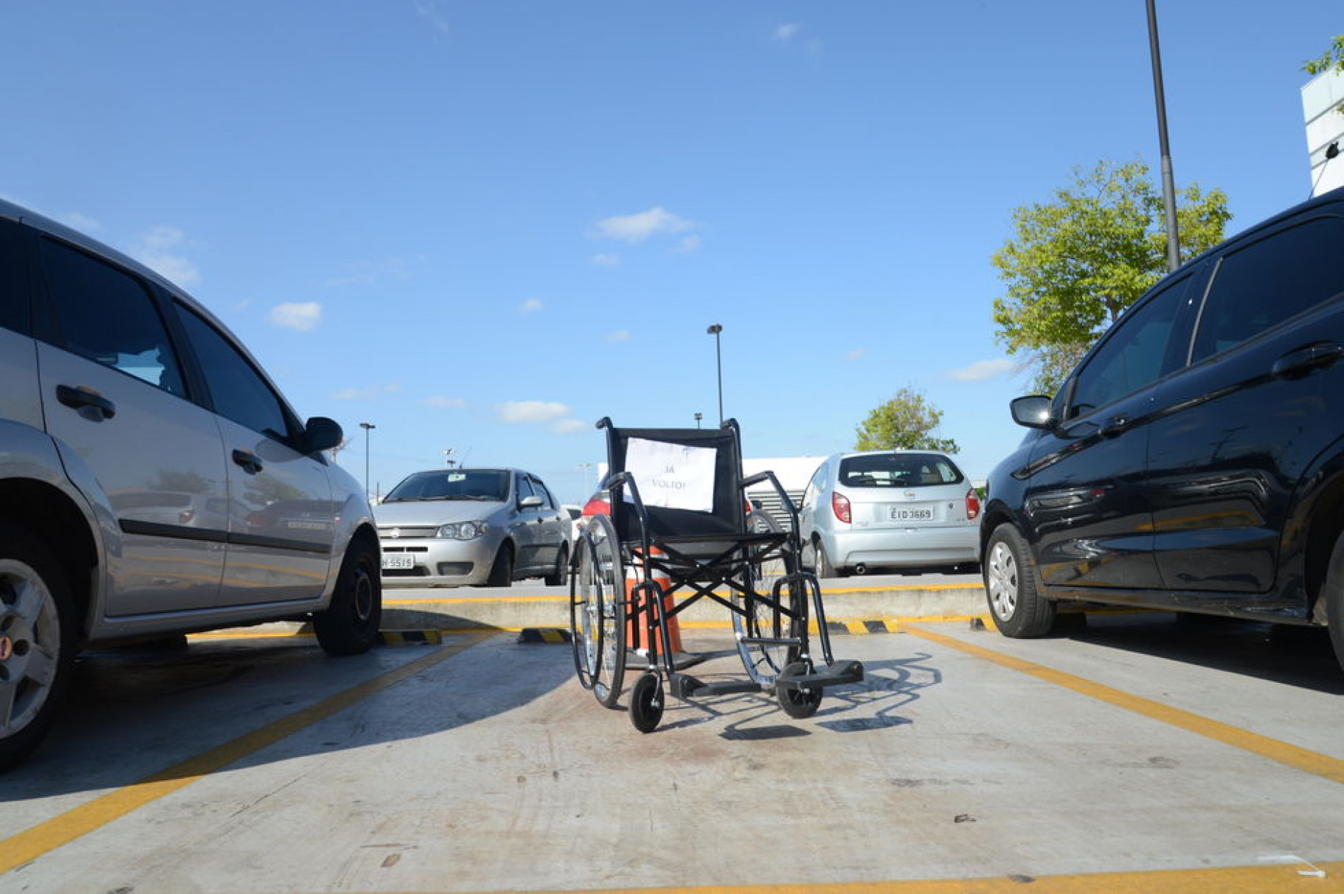 Eventos nos estacionamentos do supermercados Confiança e Tauste conscientização sobre vagas preferenciais