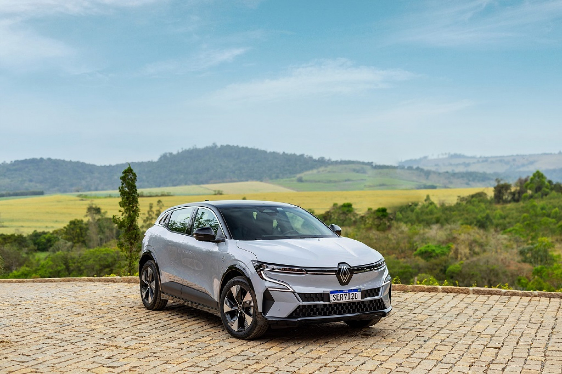 O novo Megane E-Tech tem visual futurista e faz a transição da marca francesa para uma linha mais sofisticada e tecnológica