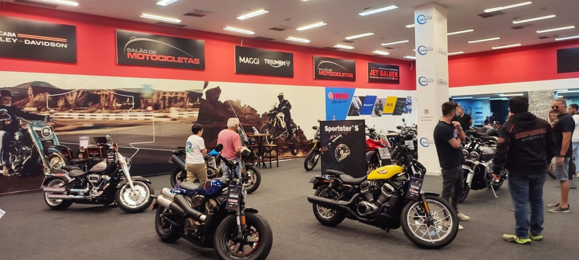 As motos expostas estão à venda em condições exclusivas