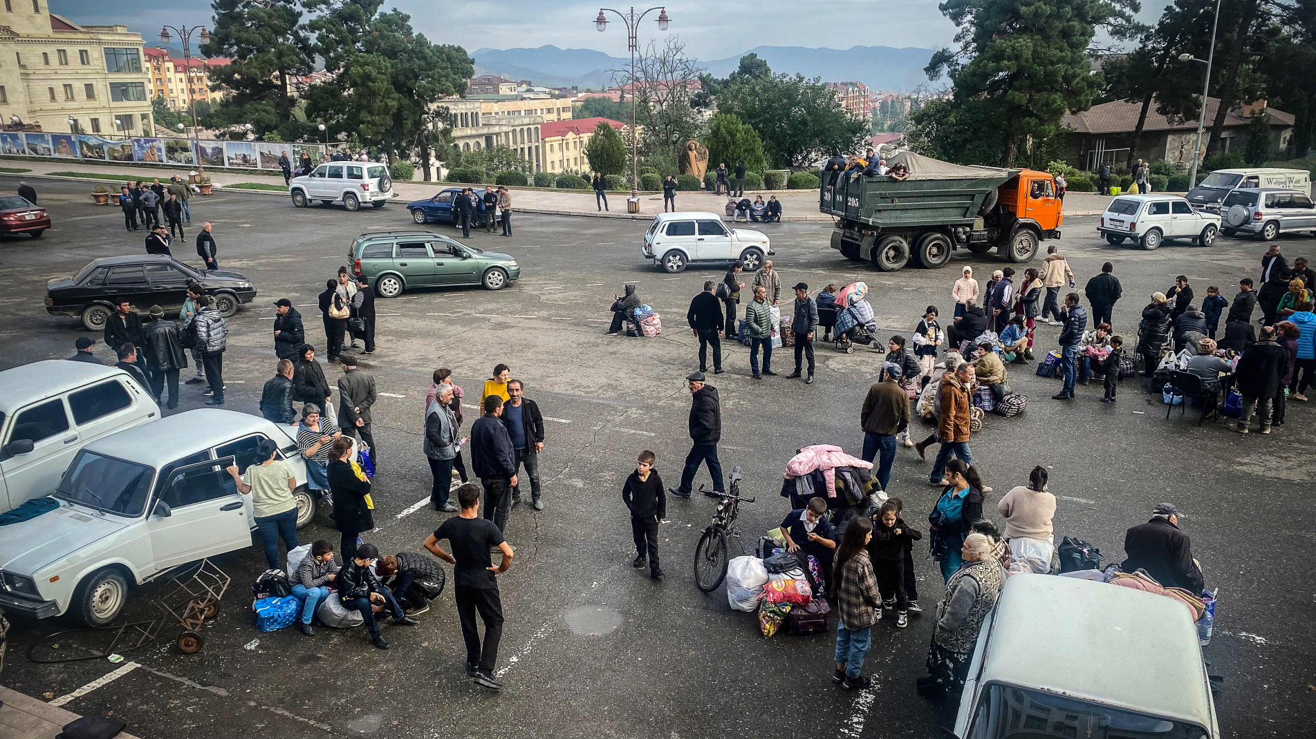 Cidadãos de origem armênia tentam sair de Stepanakert