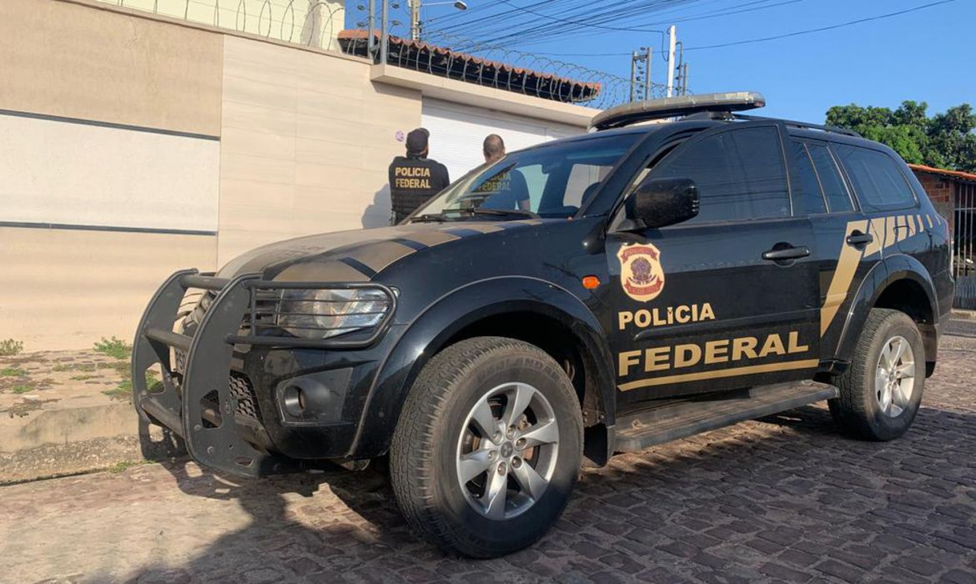 Na 17ª fase da Operação Lesa Pátria, a Polícia Federal cumpre três mandados de prisão preventiva e dez mandados de busca e apreensão  