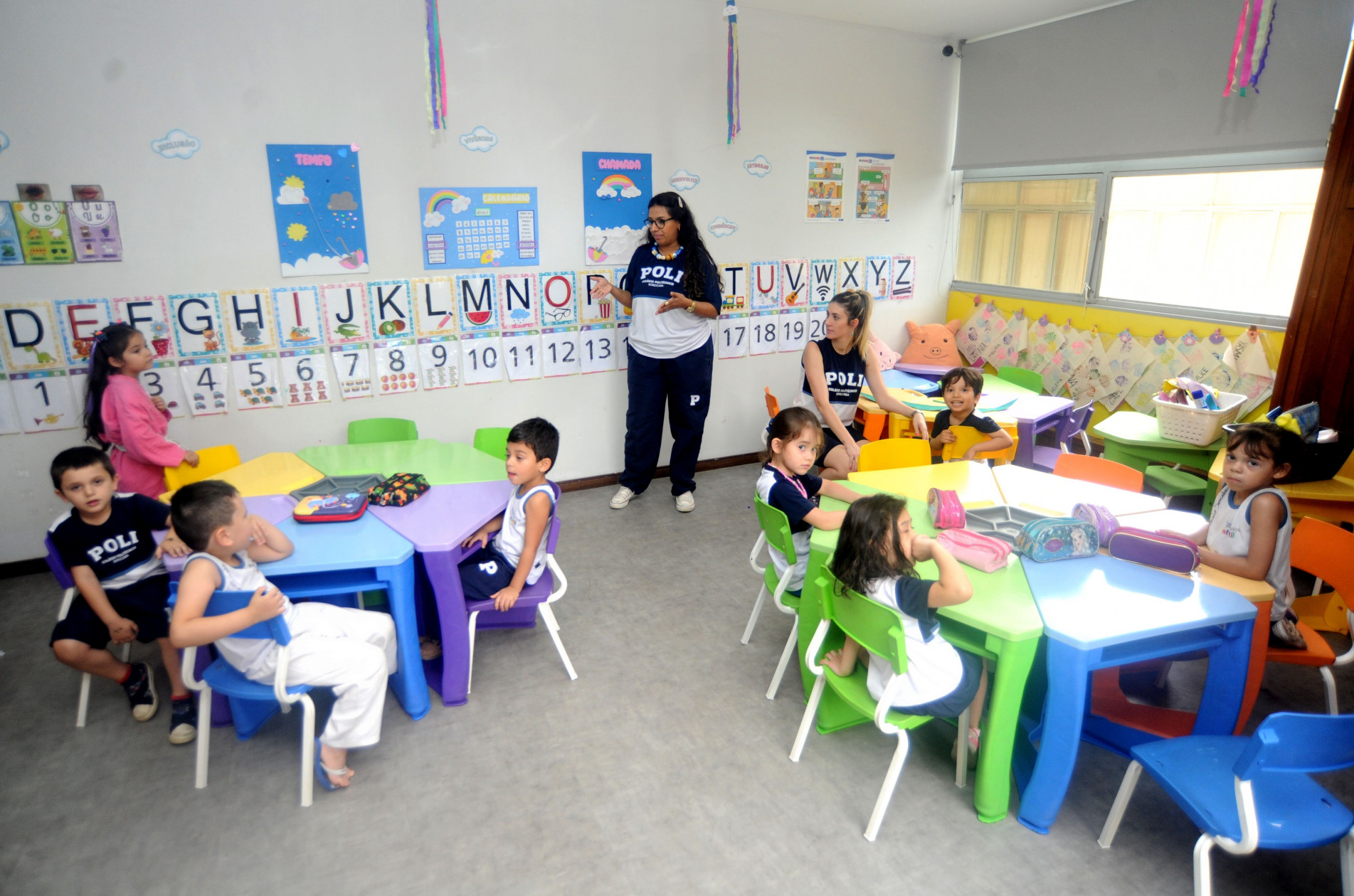 Atividades são desenvolvidas dentro e fora de sala na Educação Infantil, com crianças de 2 a 5 anos