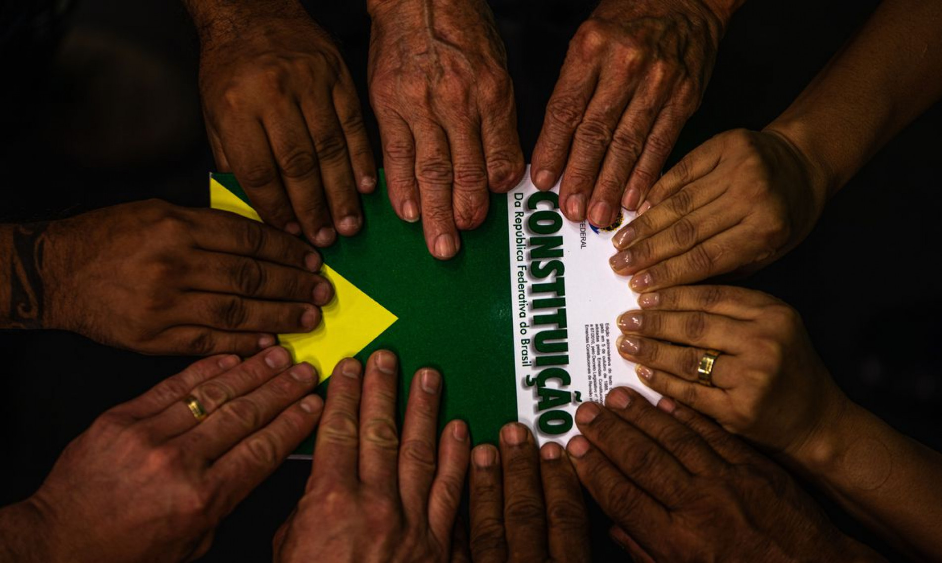 No dia 5 de outubro de 1988 foi promulgada a constituição brasileira