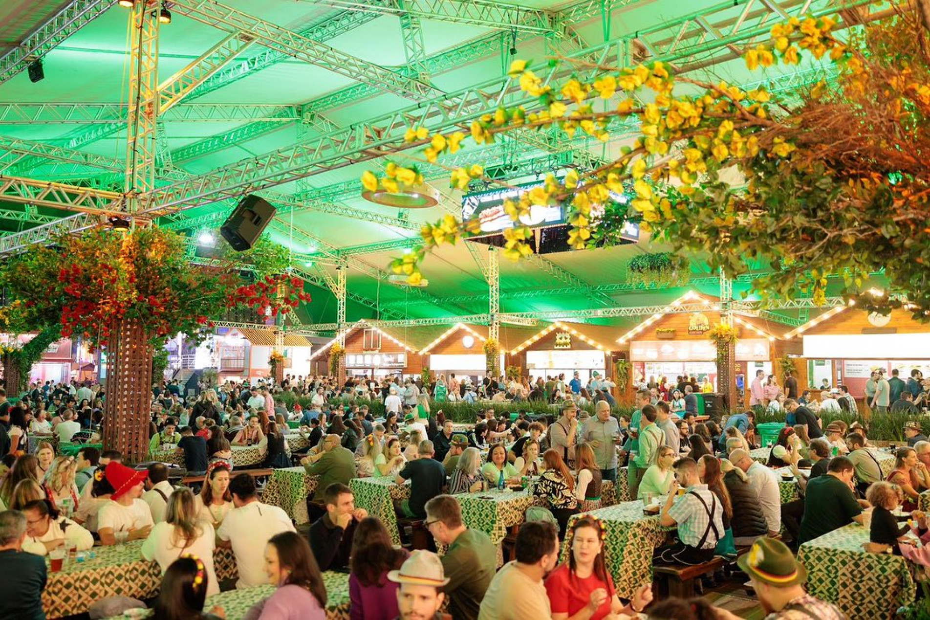 A organização da Oktoberfest Blumenau 2023 decidiu suspender a festa a partir desta sexta-feira (6). Expectativa é que o evento retorne na quarta-feira (11)