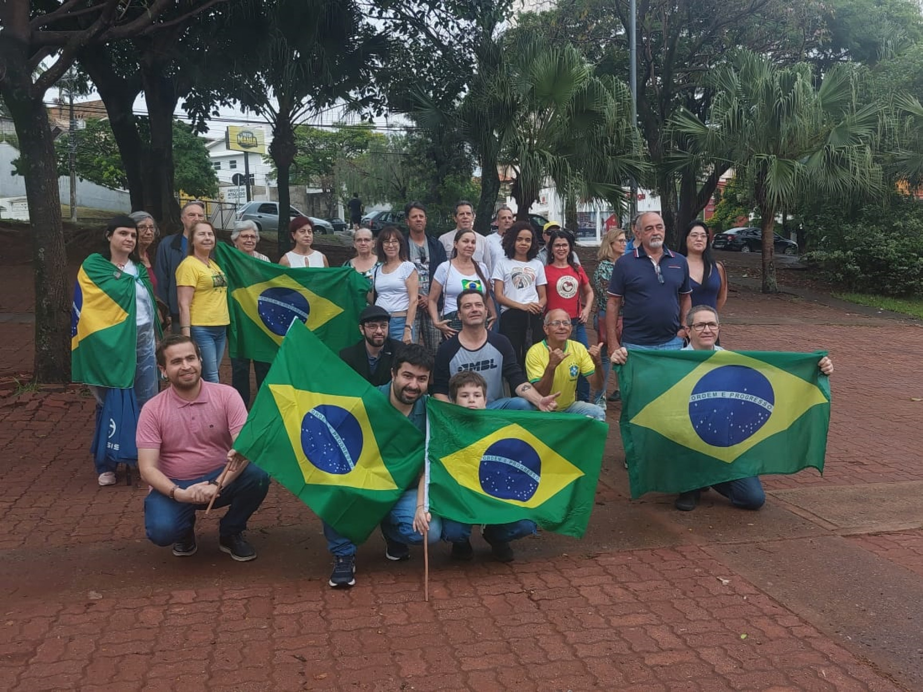 Após concentração no Parque Campolim, grupo seguiu em caminhada até a sede do MPF