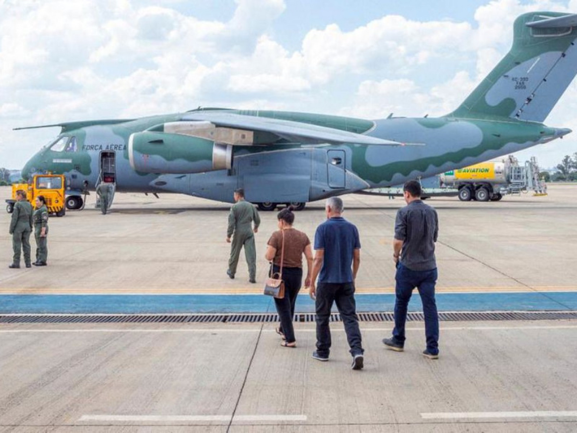 O avião segue agora para a Base Aérea de São Paulo, em Guarulhos, com previsão de chegada por volta de meio-dia