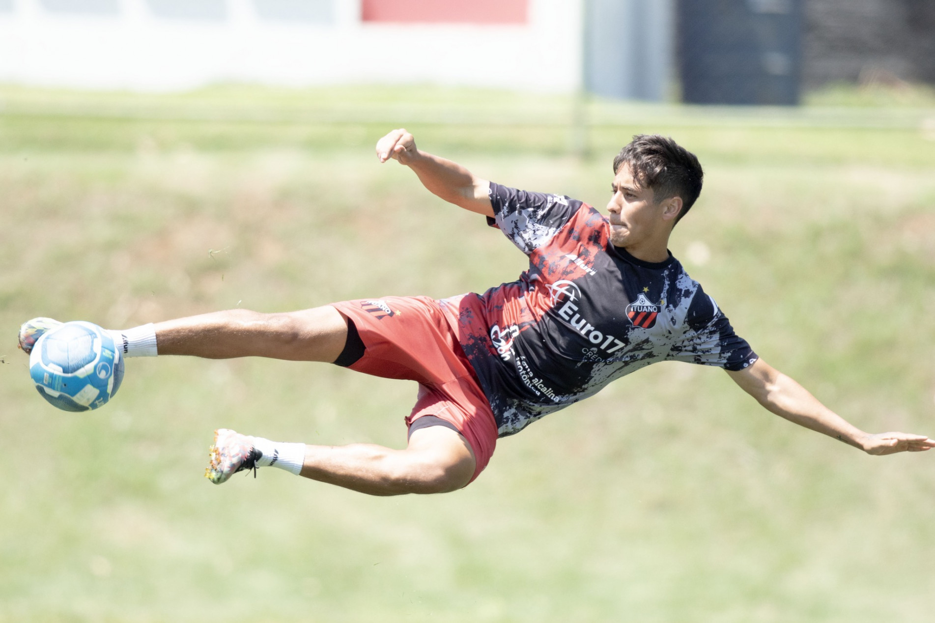 Galo treinou para voltar a vencer e se afastar do Z4