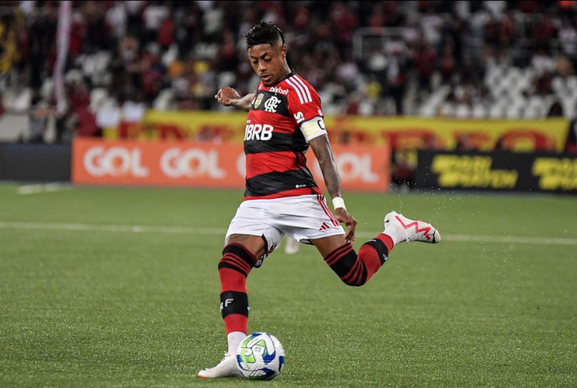 Atacante Bruno Henrique em partida pelo Flamengo no Campeonato Brasileiro 2023