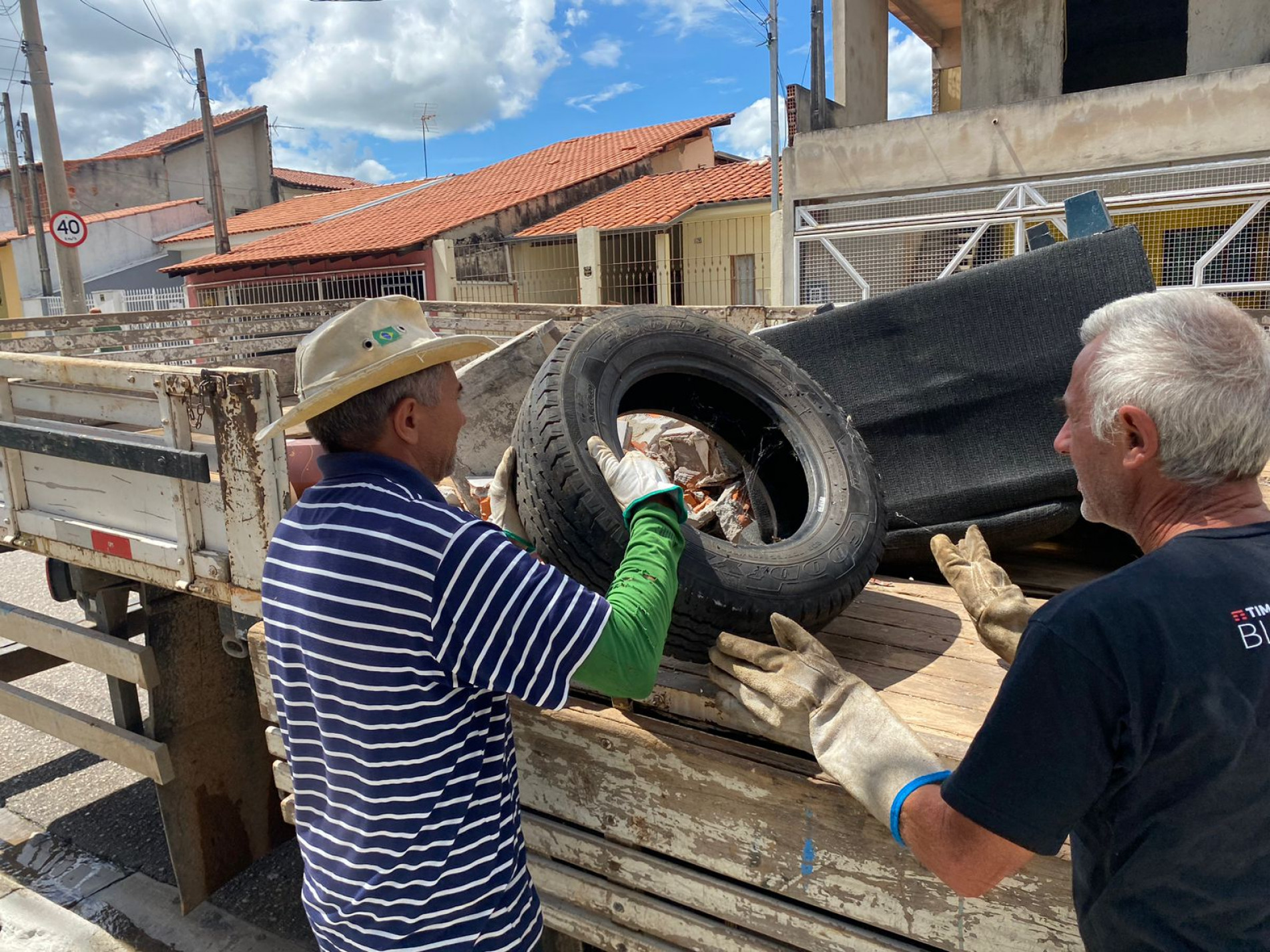 Prefeitura diz que mantêm medidas preventivas, como remoção de criadouros do mosquito Aedes aegypti, transmissor da doença, e pede que a população faça a sua parte