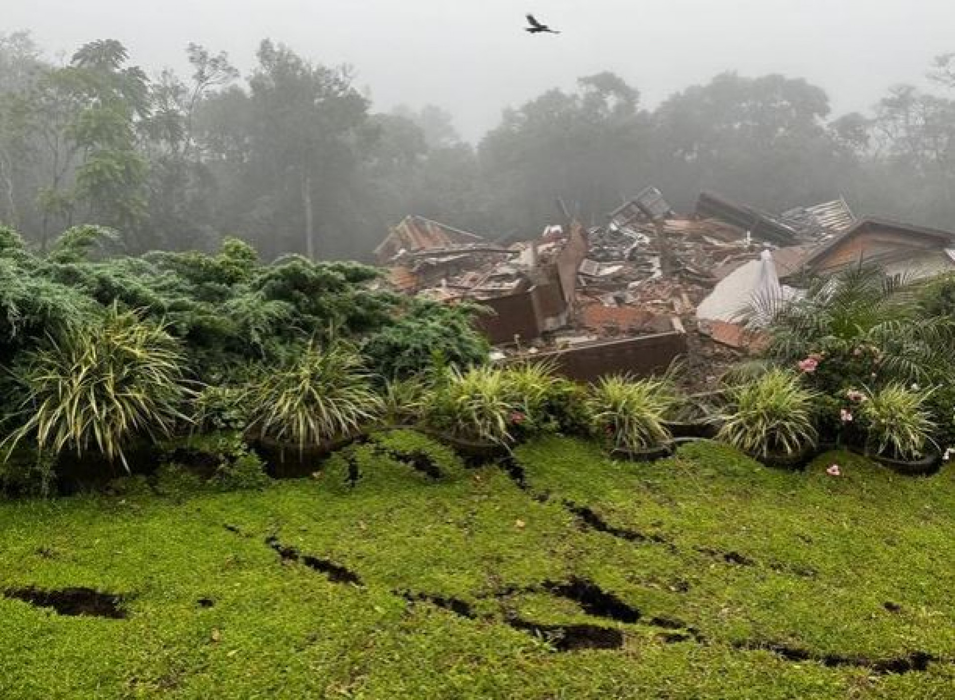 Moradores do residencial já tinham sido avisados para deixar o local durante o início desta semana