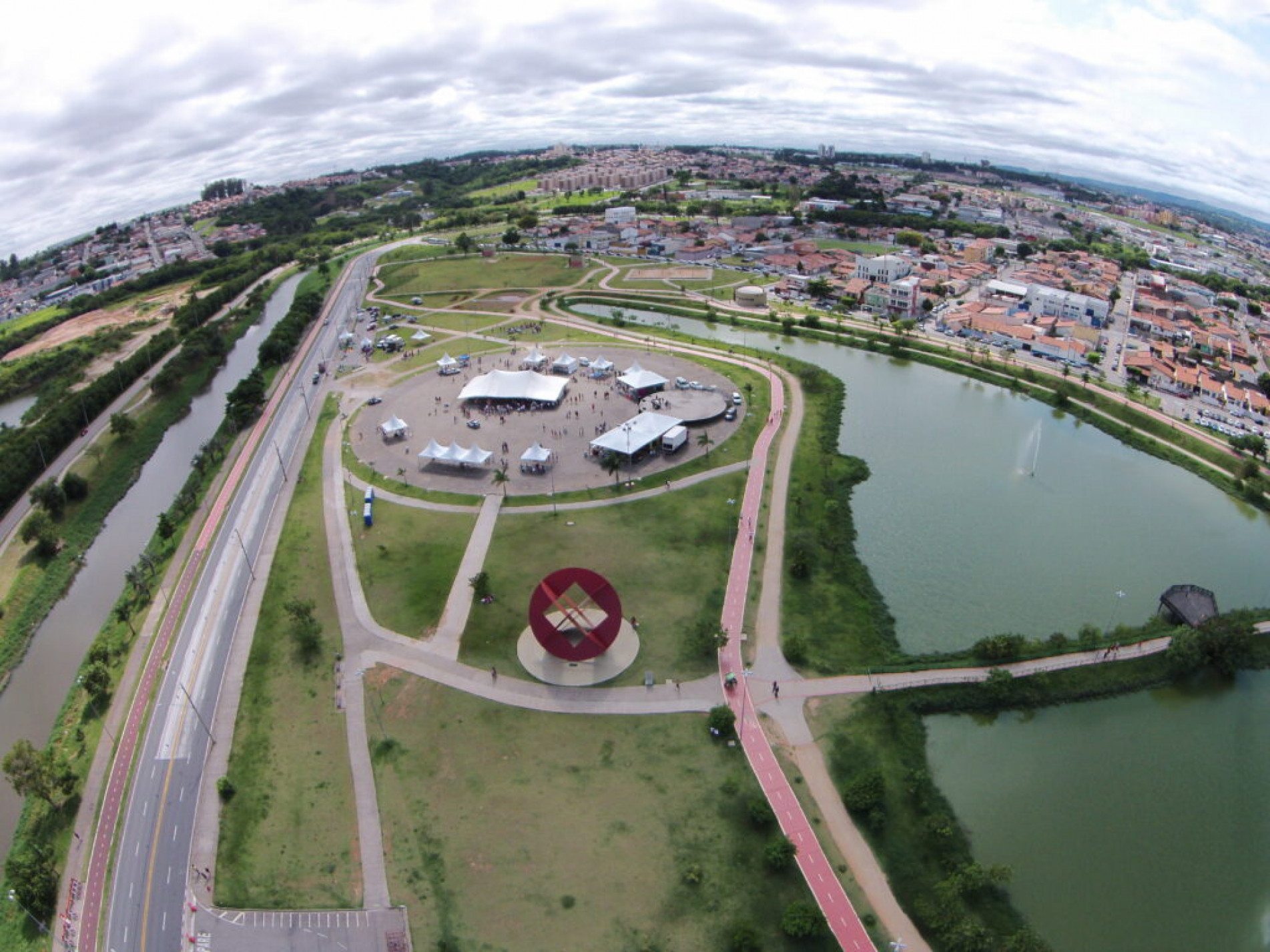 Prefeitura de Sorocaba realiza Natal Pet Solidário na Parque das Águas