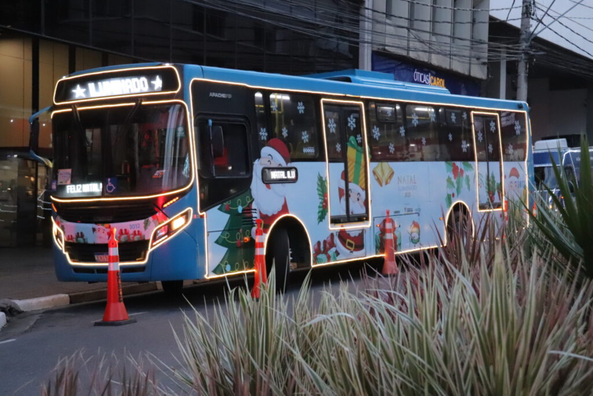 Ônibus iluminado do BRT Sorocaba