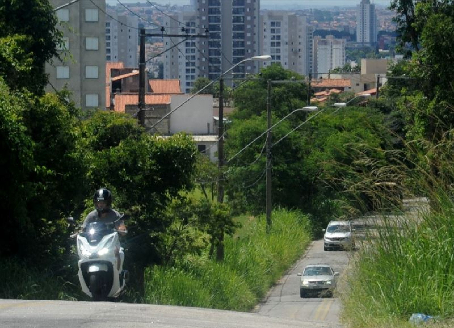 Recentemente, um motociclista foi abordado e teve a moto roubada no acesso 
