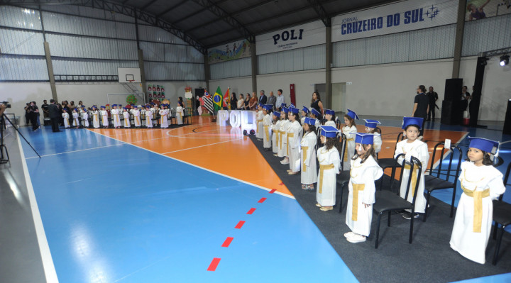 Levanta, sacode a poeira e dá a volta por cima - 28/06/13 - ELA - Jornal  Cruzeiro do Sul