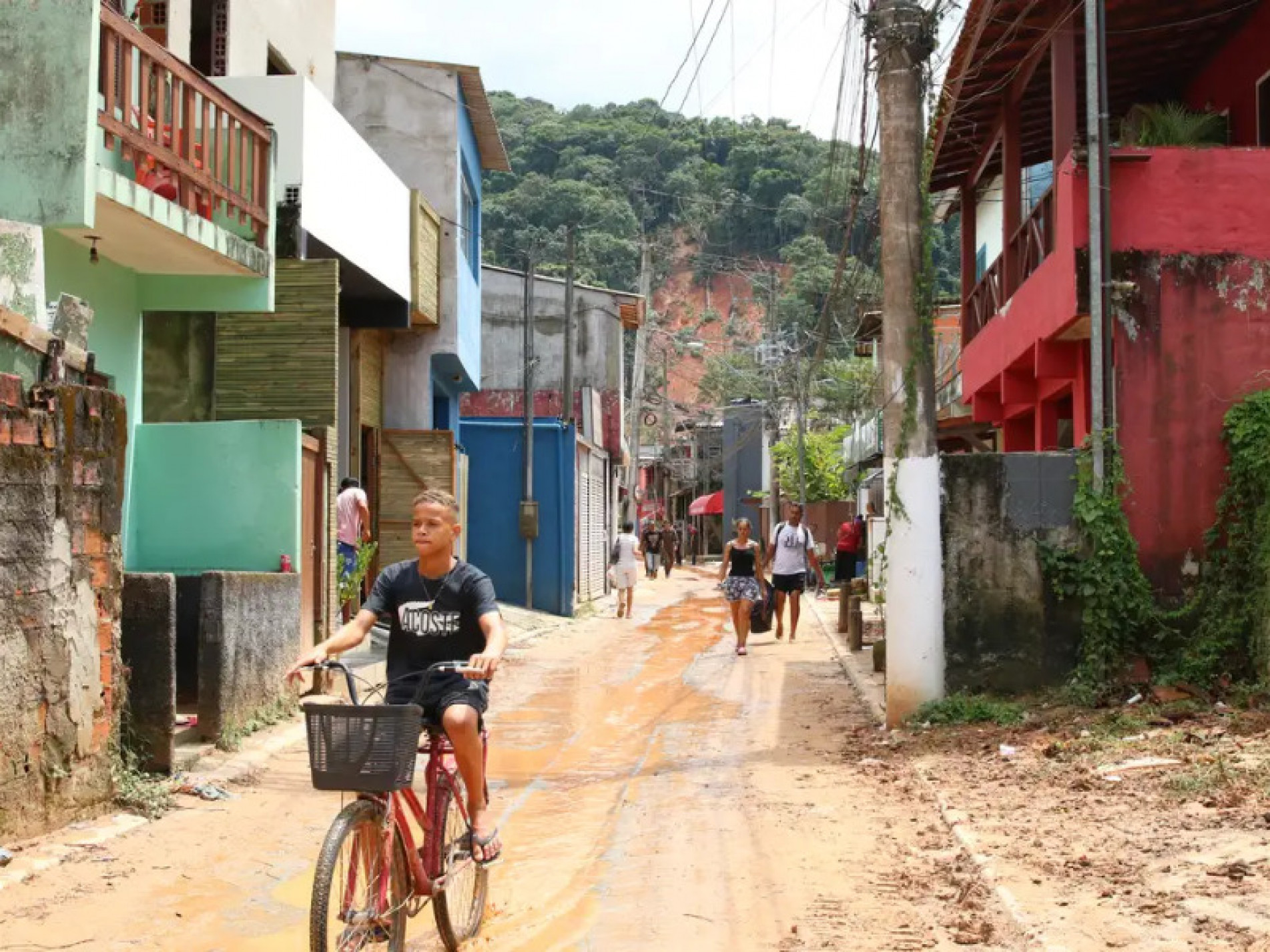 Podem ser derrubadas 198 casas que já estavam desocupadas desde a tragédia