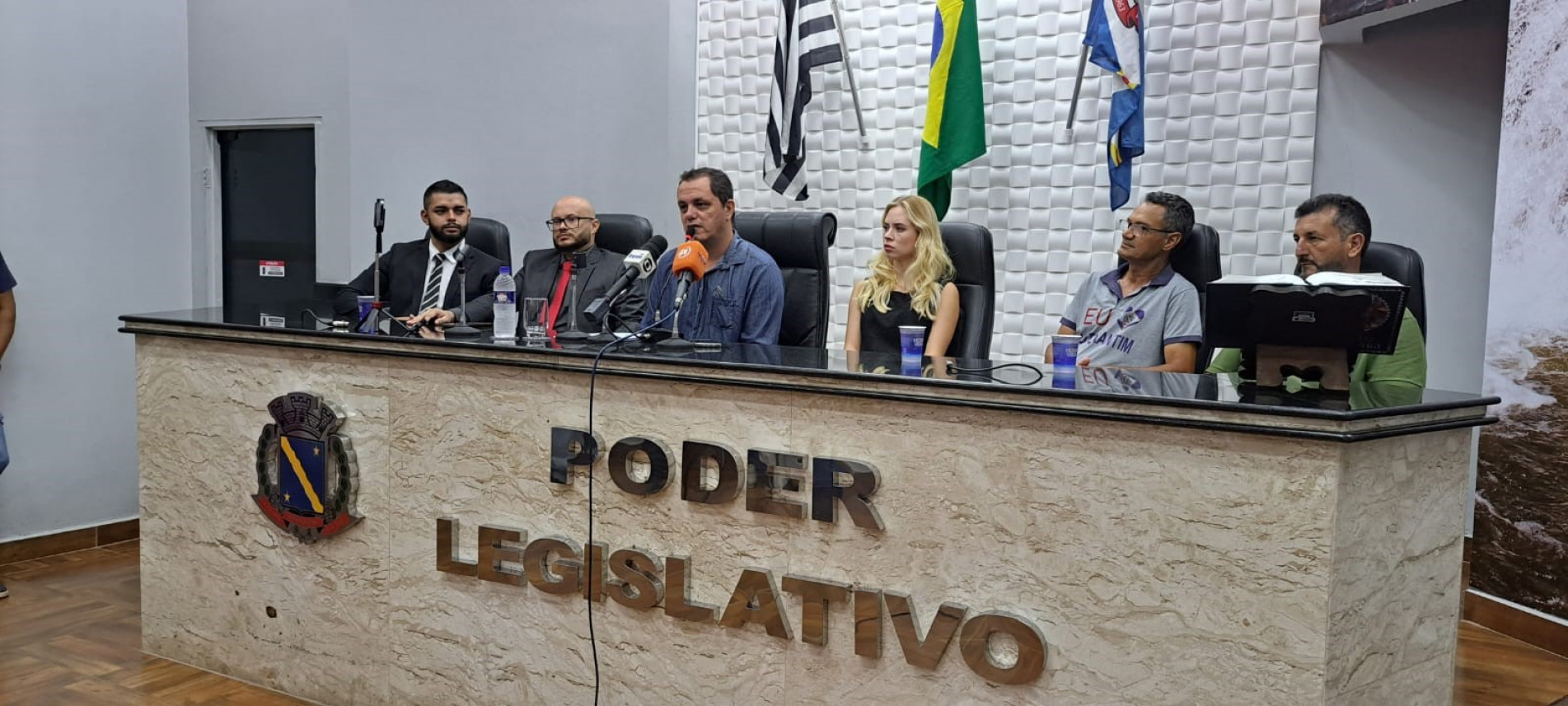 Participaram da coletiva o presidente da Câmara, Thiago Schiming (PSDB), os vereadores Mauro dos Materiais (PTB) e Gaguinho (PTB), além de advogados