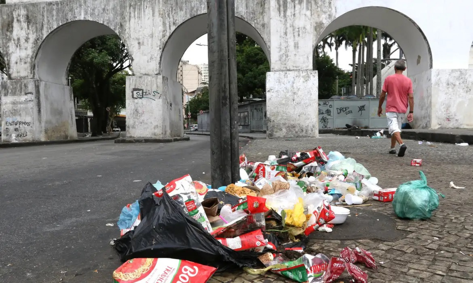 Dengue: DF vai aplicar multa em caso de descarte irregular de lixo