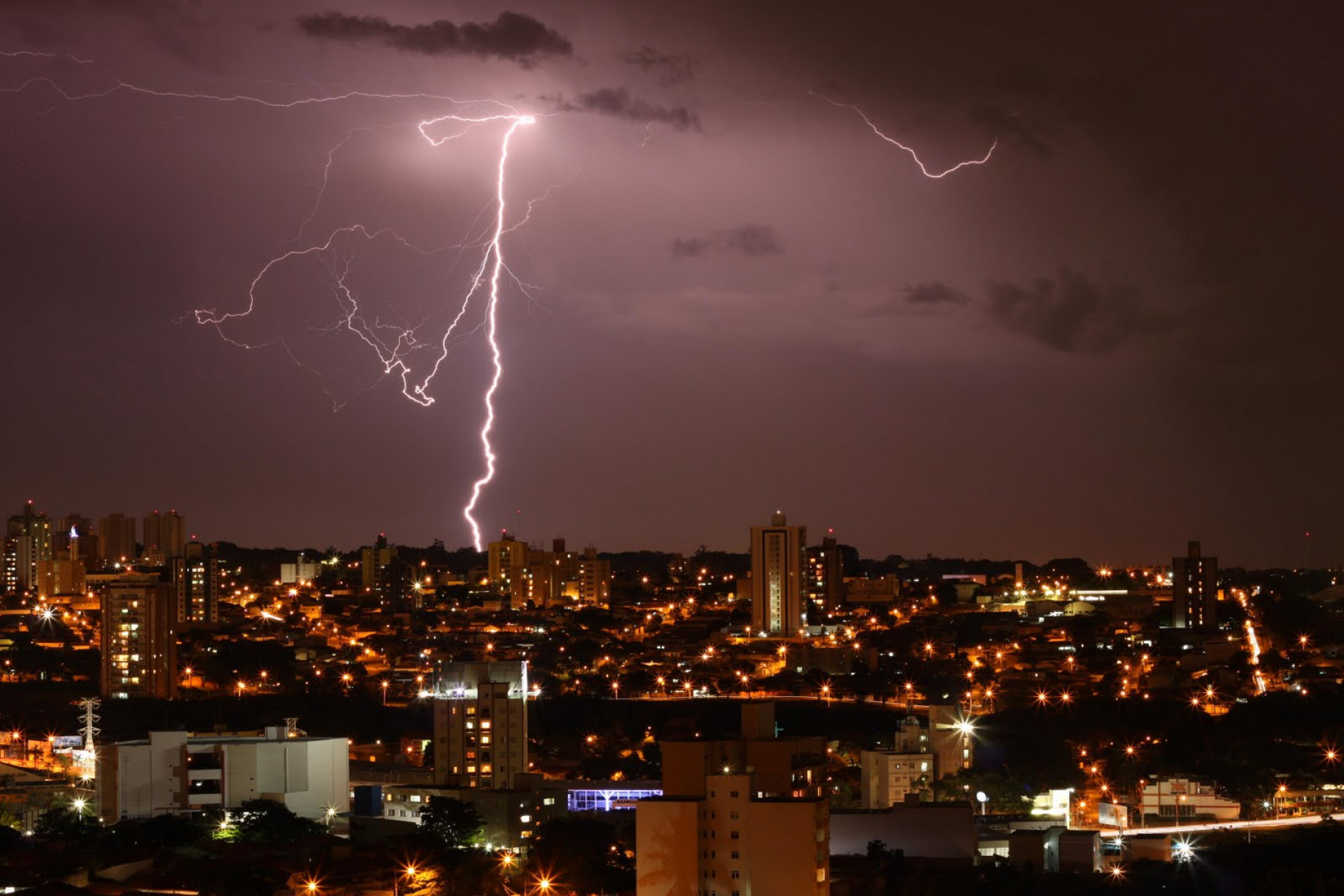 Tempestades afetaram o fornecimento de energia em diversas regiões