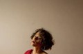 Hoje, a cantora chilena Renata Espoz apresenta "Resostenido" - LELA BELTÃO / DIVULGAÇÃO