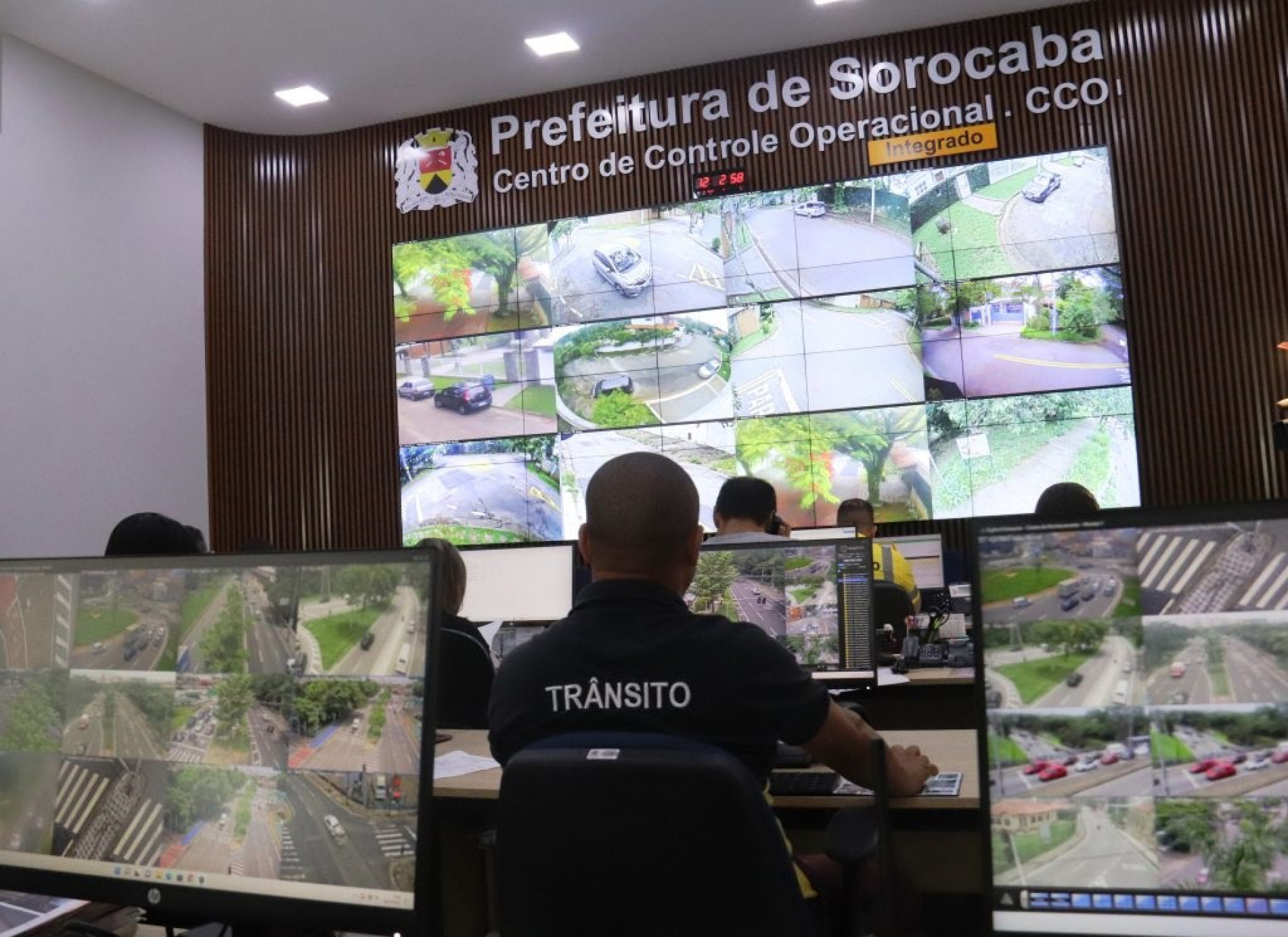 Centro de Controle Operacional Integrado fica na sede da Semob, no Alto da Boa Vista 