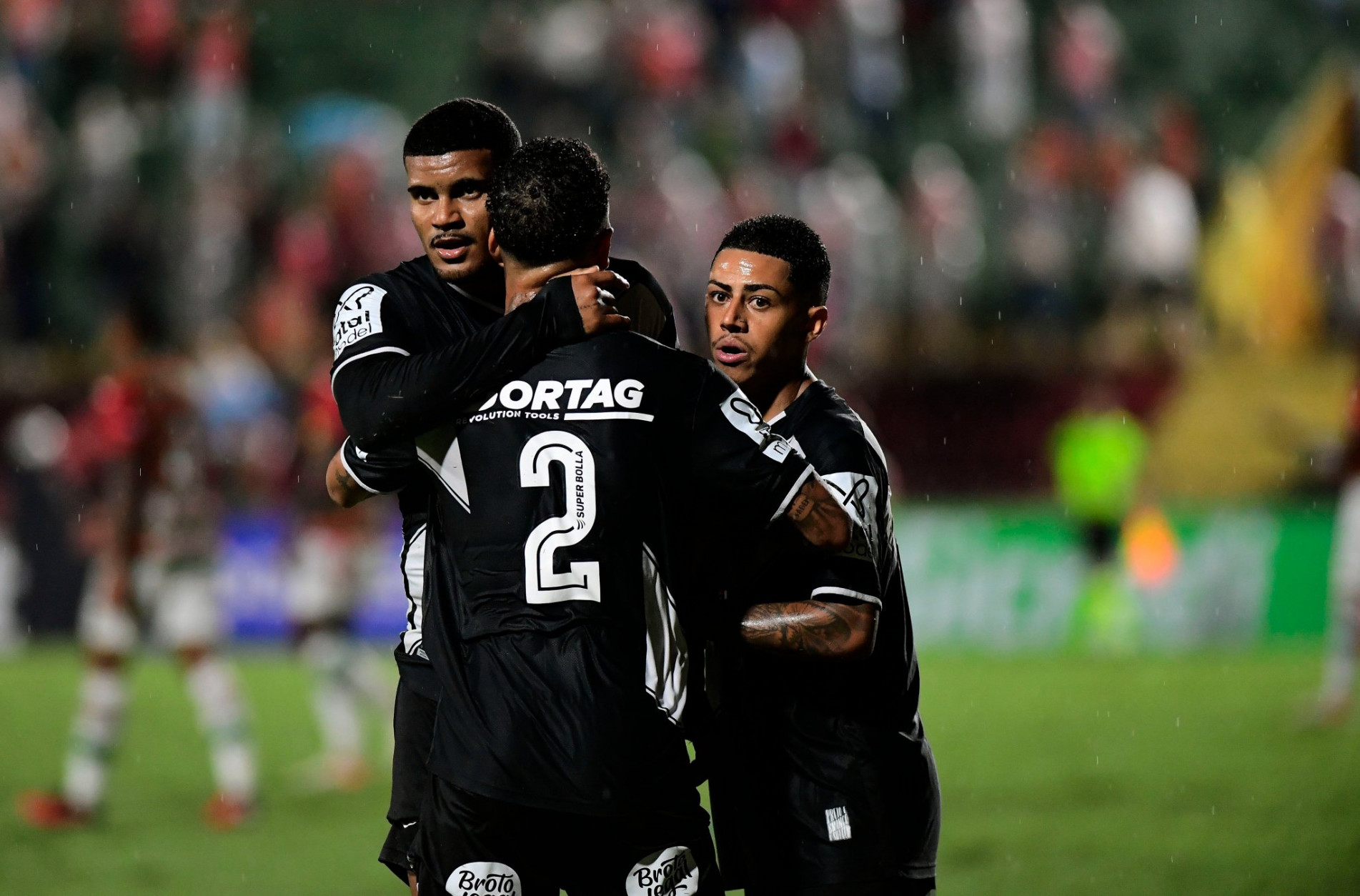 A Ponte comemorou sua primeira vitória no Paulistão