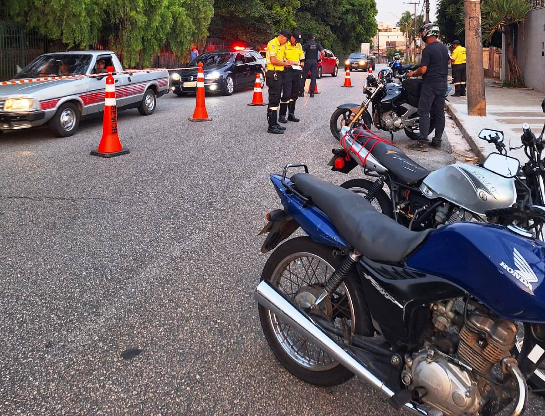 Blitz de controle de ruído na Zona Norte e autua veículos irregulares