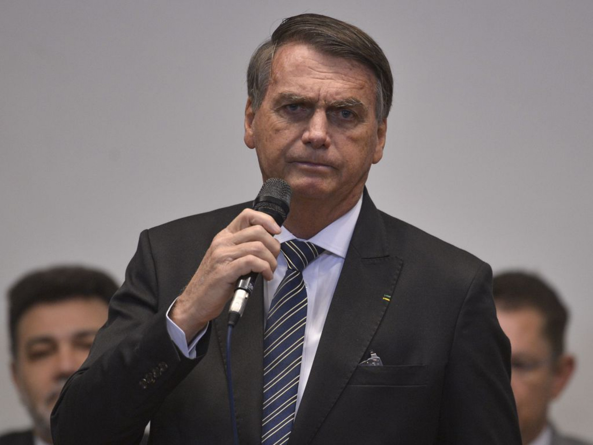 Ex-presidente Jair Bolsonaro entregou seu passaporte à Polícia Federal nesta quinta-feira (8), após determinação do ministro do STF, Alexandre de Moraes