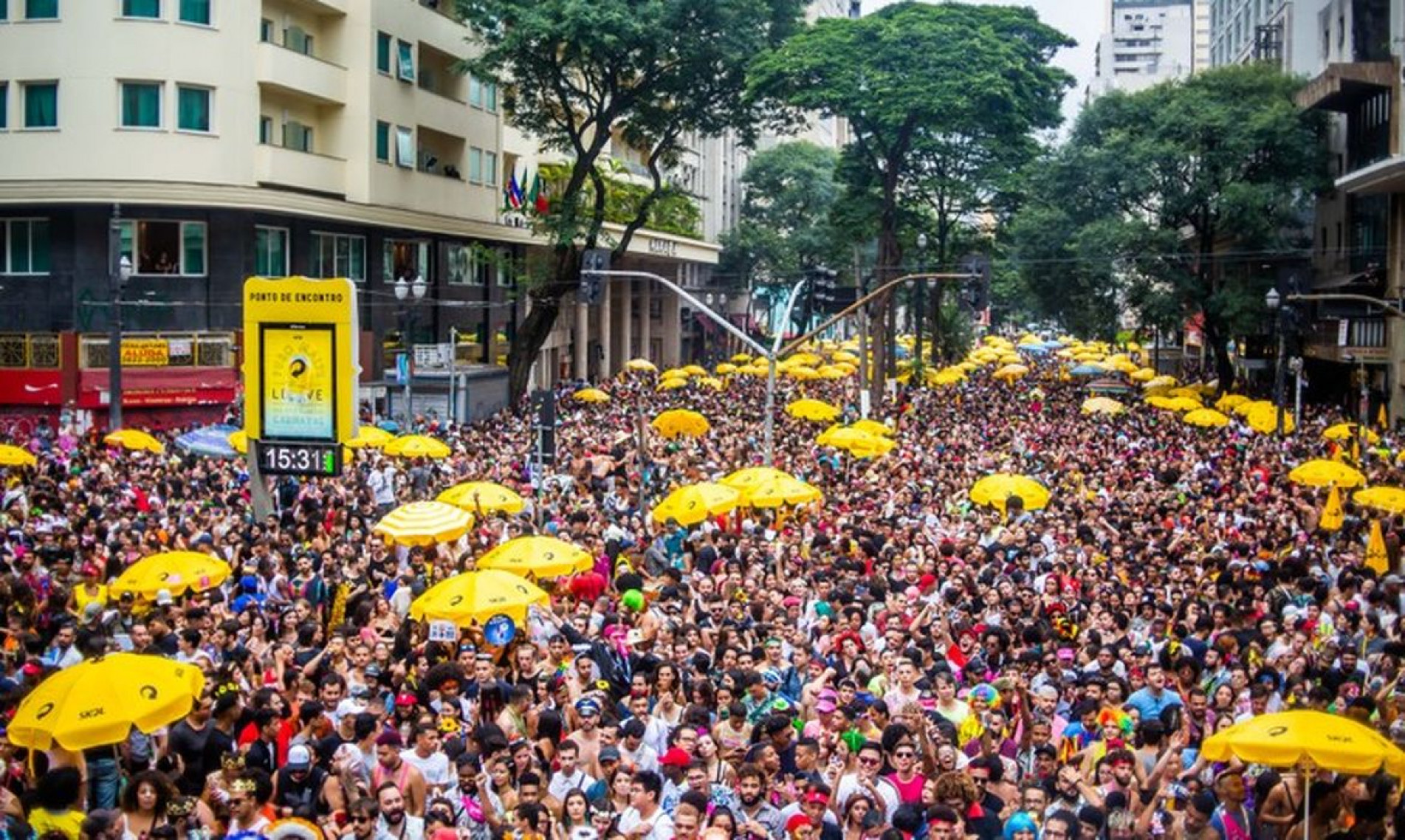 Blocos começam a animar o carnaval paulistano no sábado de manhã