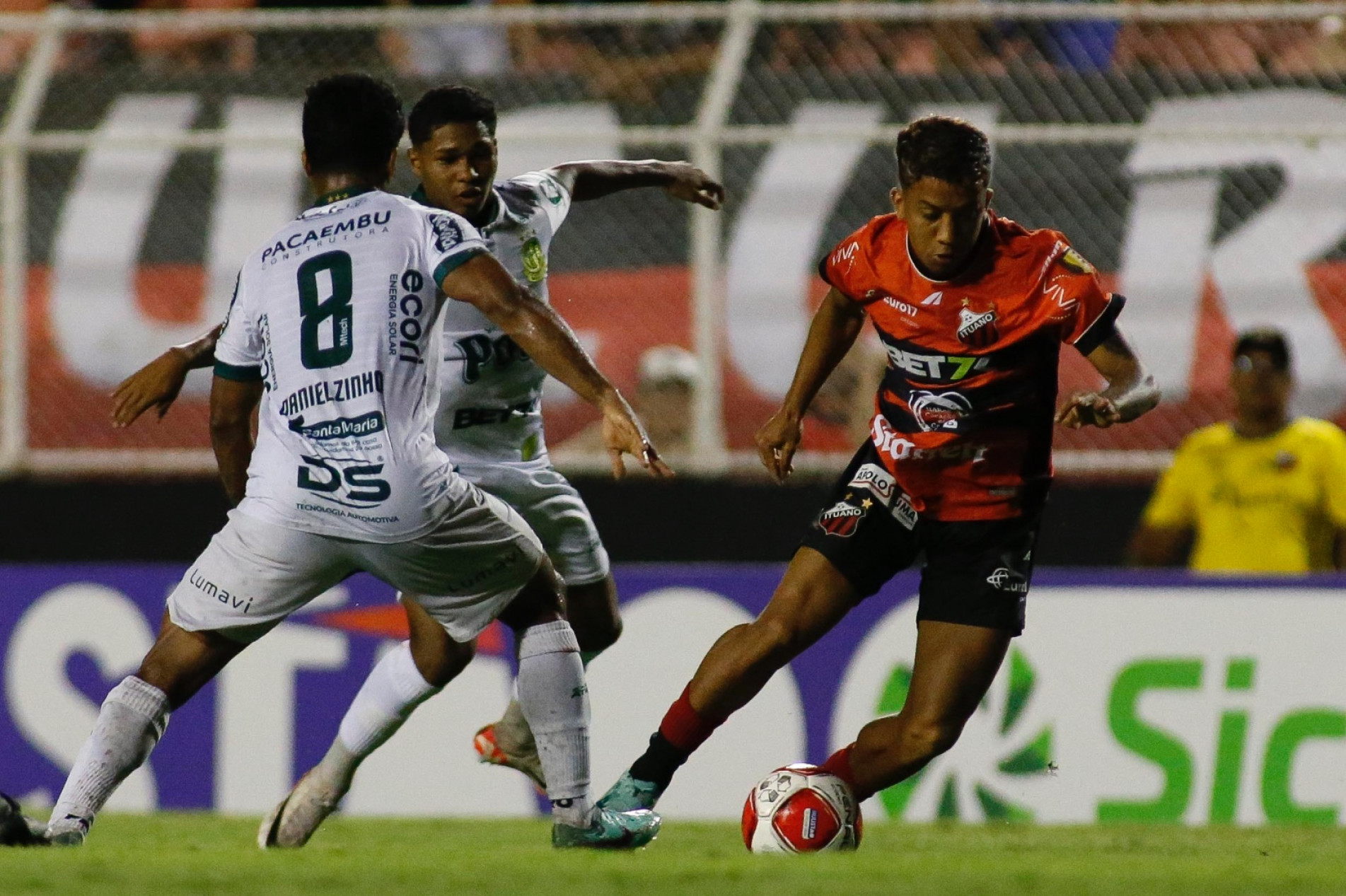 Galo segue rondando a zona do rebaixamento
