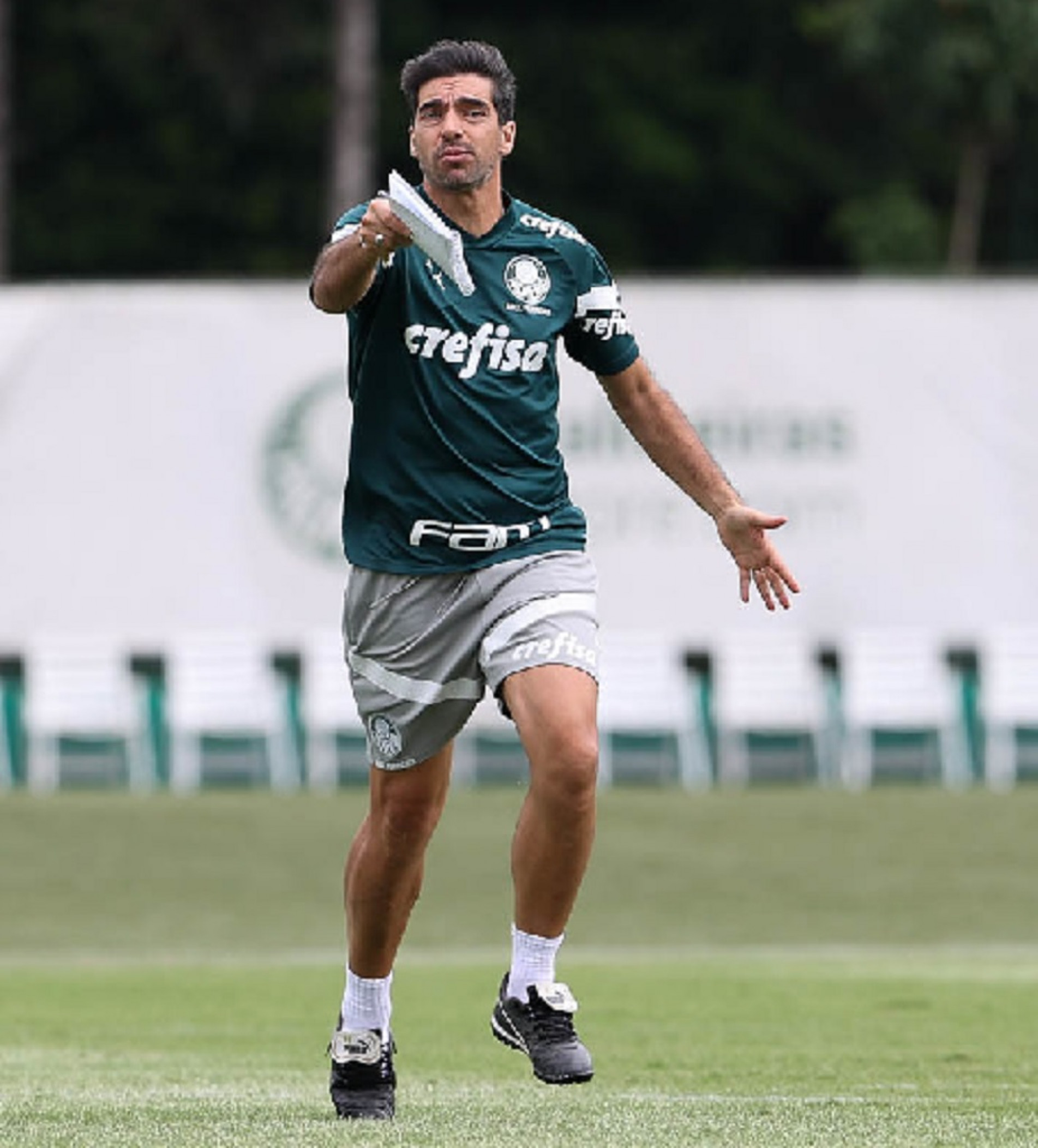 Abel Ferreira disputará seu 12 dérbi