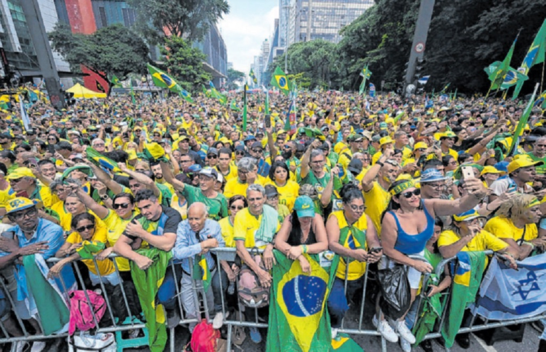 Mais de 600 mil pessoas acompanharam os discursos durante o ato, que também reuniu diversas lideranças políticas 