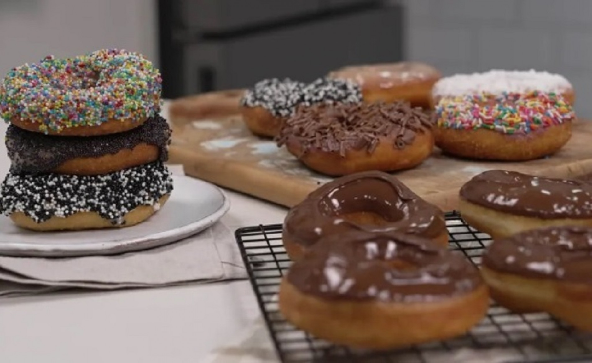 Rosquinha doce pode ser enfeitada com muitos confeitos