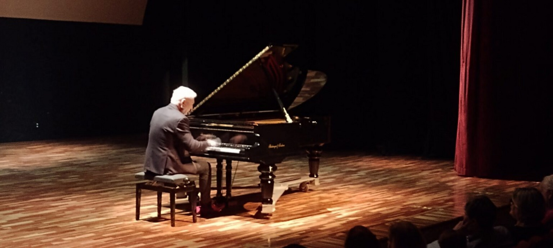 Pianista faz apresentação no dia 14